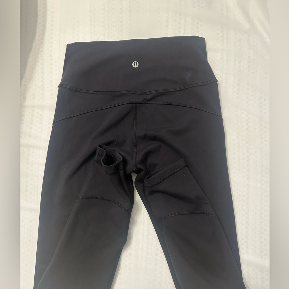 Lulu Lemon In Movement women’s leggings. Size 6